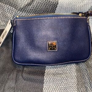 Dooney and Bourke Lexi Crossbody, beautiful navy blue